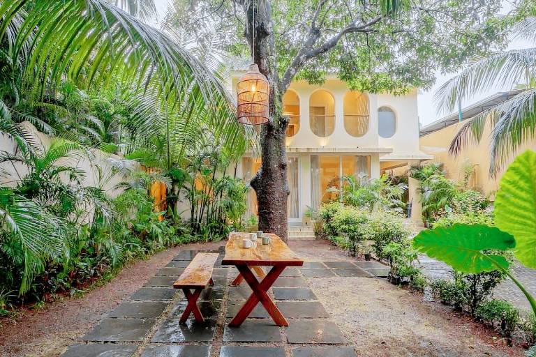 Ample villa with yard & pool | Perfect for remote work | Pet-friendly in Anjuna