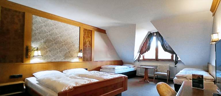 Familienzimmer Classic Retro ohne Balkon 1 Doppelbett 2 Einzelbette
