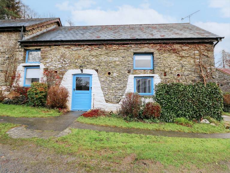 Family-oriented pleasant cottage with yard | Beach view | Pet-friendly in Carmarthen