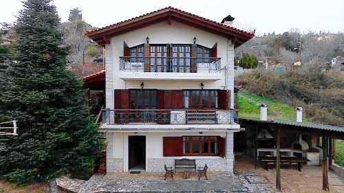 Chalet with garden, barbeque & terrace in Xylokastro-Evrostina