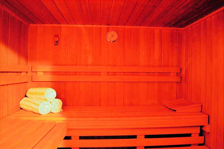 Apartment with sauna & patio — photo 4