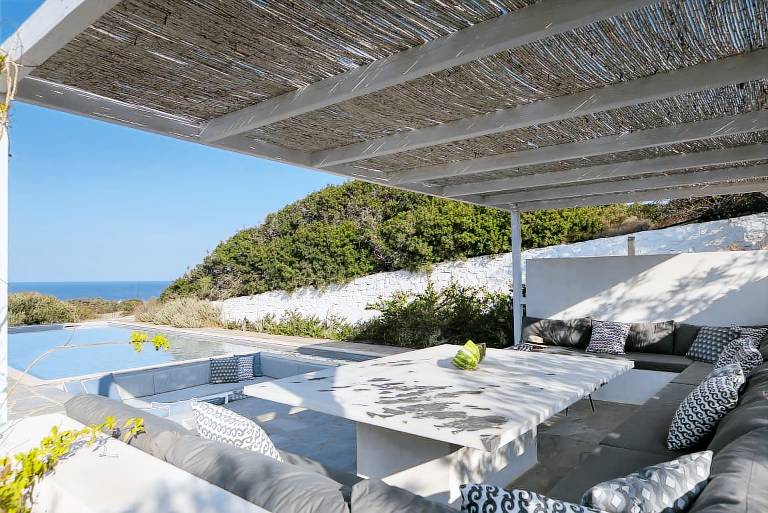 Villa with yard, BBQ & patio — photo 3