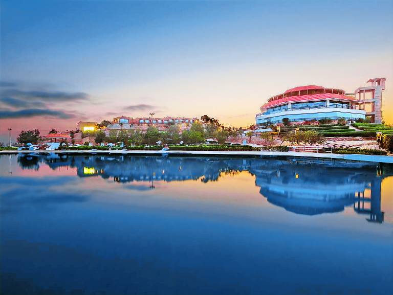 Resort  Dream World Family Resort Hotel And Golf Club