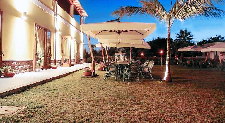 Serviced apartment with patio, pool & garden | Pet-friendly — photo 4