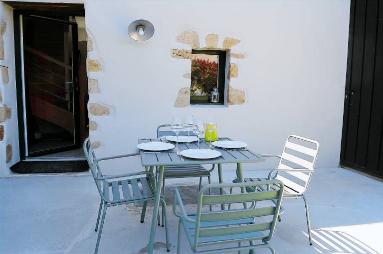 Gite with terrace & yard — photo 5