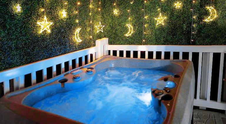 Vacation home with pool & hot tub — photo 4