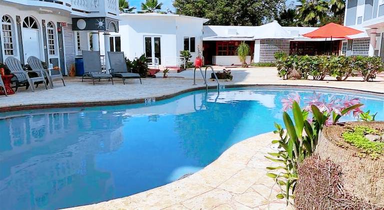 House with pool & terrace | Pets allowed — photo 2