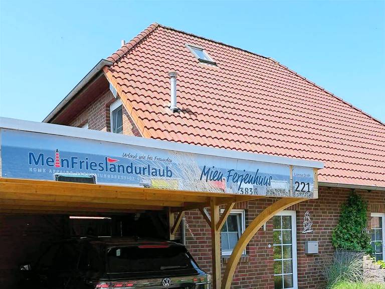 House with patio — photo 2