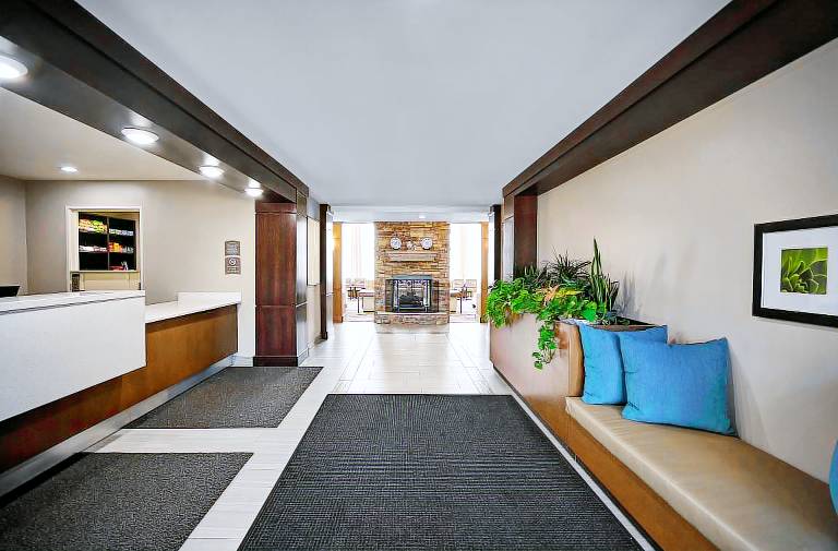 Staybridge Suites Holland By IHG — photo 4