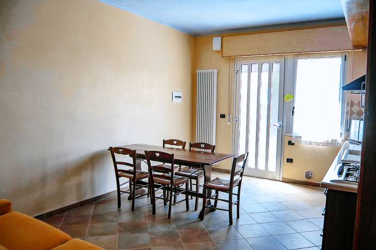 Apartment with garden — photo 4