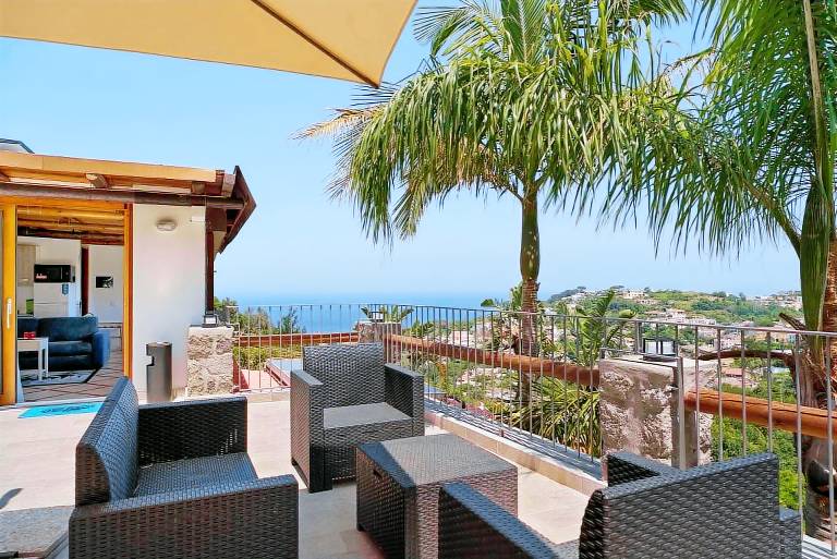 Fully equipped villa with yard, barbeque & terrace | Perfect for remote work | Pets allowed — photo 2