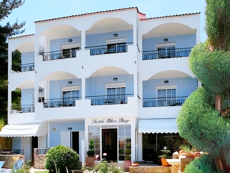Serviced apartment with patio & yard | Close to the beach | Pet-friendly in Thasos