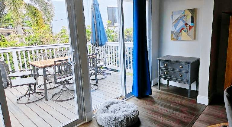 House with jacuzzi | Pets are welcome — photo 3