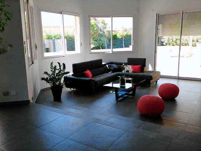 Villa with private pool, grill & yard | City view — photo 4
