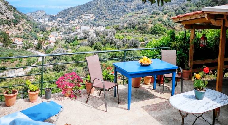 Palaiokastro Hillside Home 900m from the Beach in Malevizi