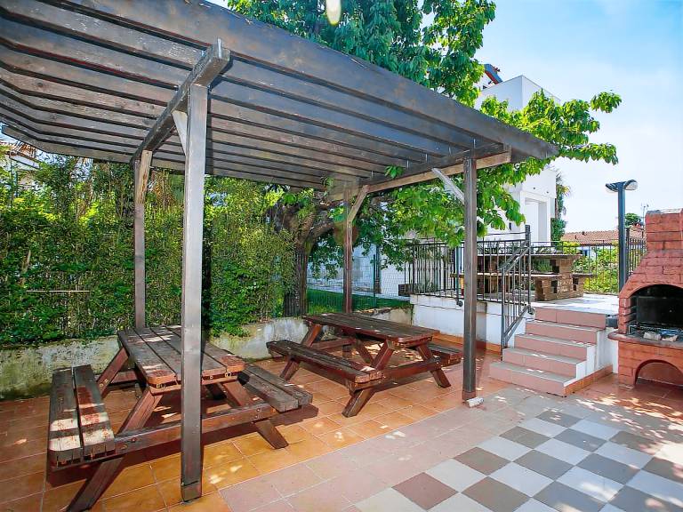 Fully equipped beautiful holiday apartment with barbecue, fast internet & terrace | Water view | Pets allowed — photo 3