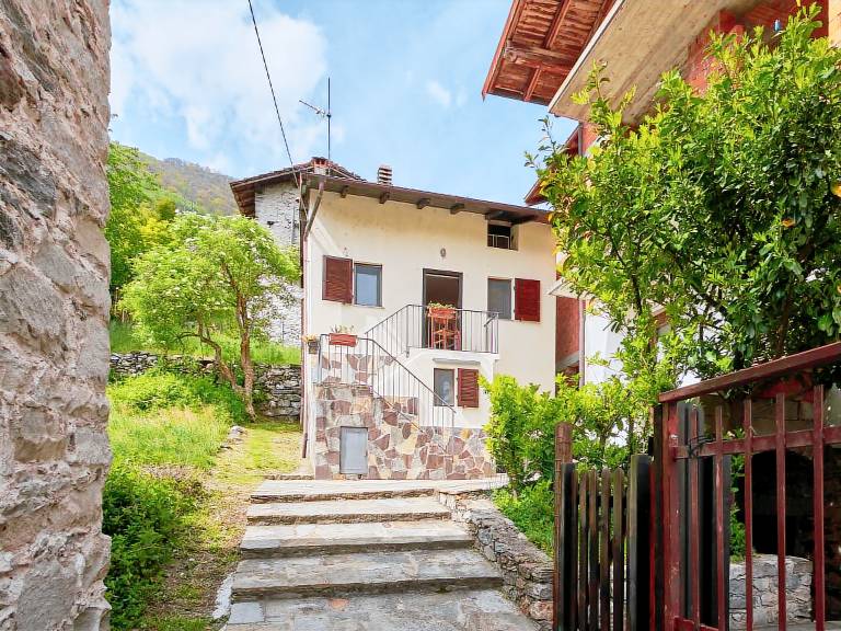 Ferienhaus mit Hund in Dascio, Vercana fuer max. 3 Personen