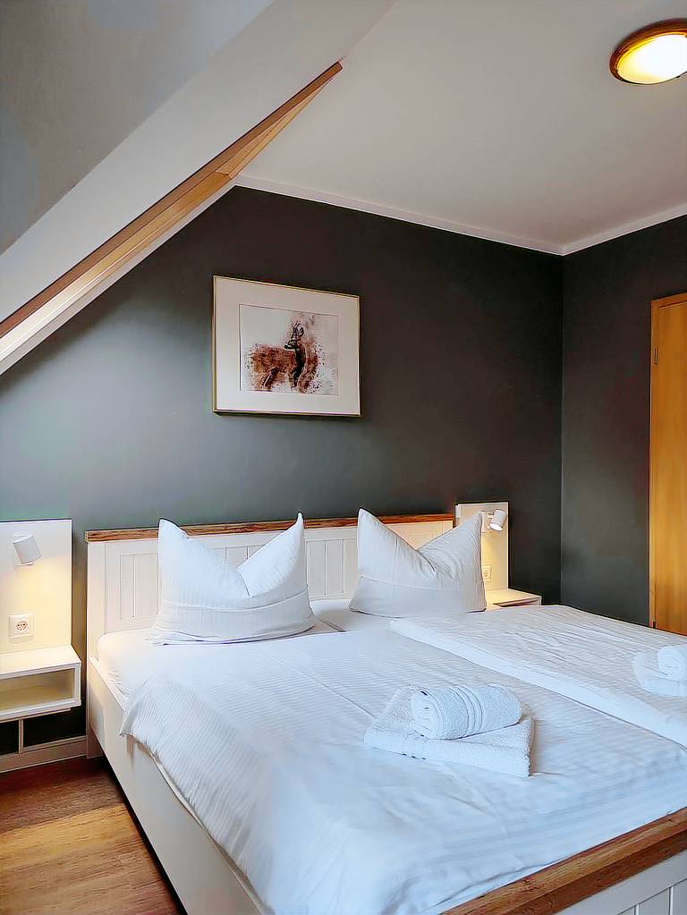 Dreibettzimmer Bad WC Bergseite