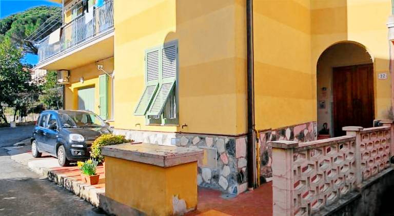 Apartment with 2 rooms for 4 persons in Moneglia
