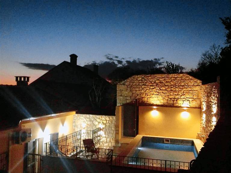 Fully equipped nice house with terrace, barbecue & private pool | Pets are welcome — photo 4