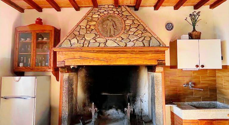 Pleasant vacation home with hot tub | Pet-friendly — photo 2