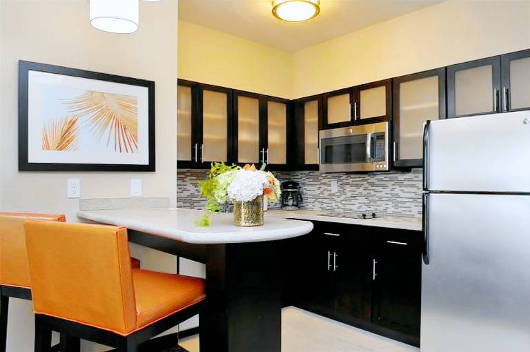 1 Bdrm 2 Qn Hear Access Roll In Shwr Ns