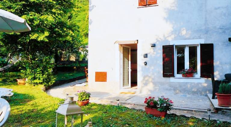 Apartment with 1 room for 4 persons in Malgrate