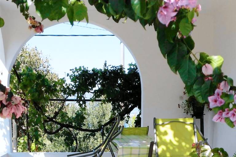 Holiday apartment with terrace & barbeque | Garden view — photo 2