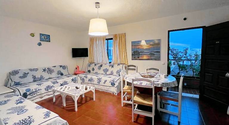 Apartment with pool — photo 2