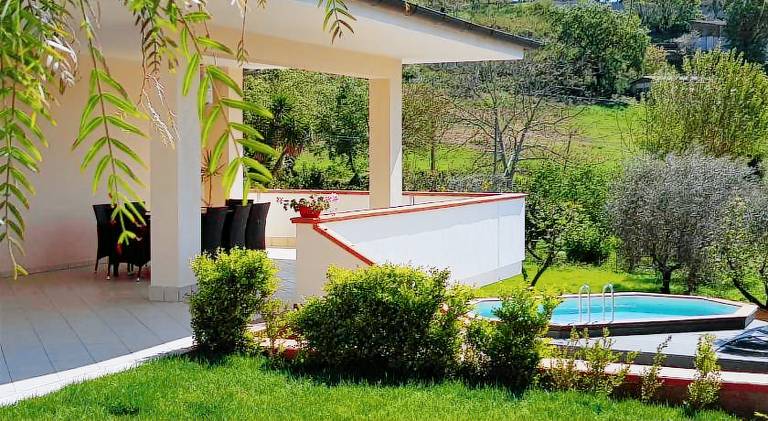 Villa with pool — photo 4