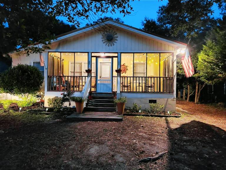 Cottage Oak Island