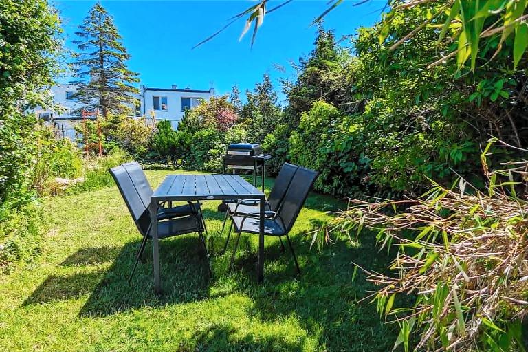 Holiday apartment with yard — photo 3