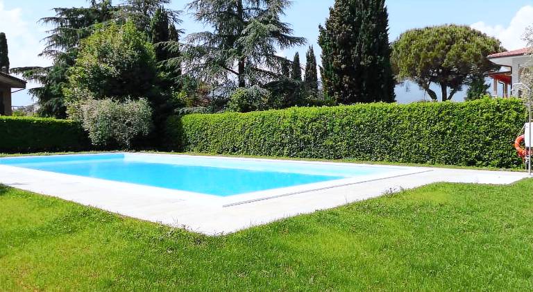 Apartment with pool | Pets allowed in Gardone Riviera