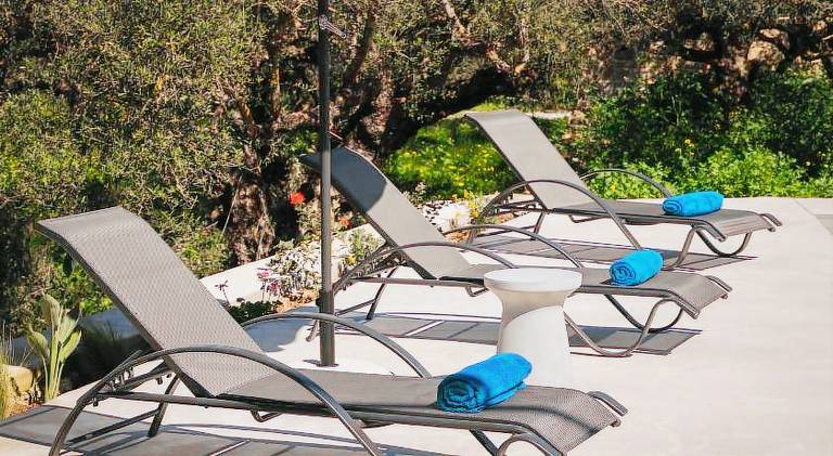 Villa with pool — photo 5
