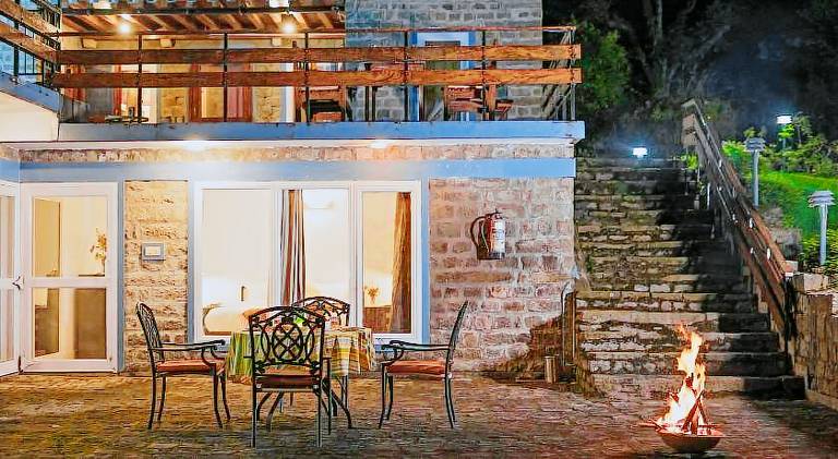 SaffronStays Kasauli Estate Royalty - 5BR Heritage Home with Lawn — photo 2