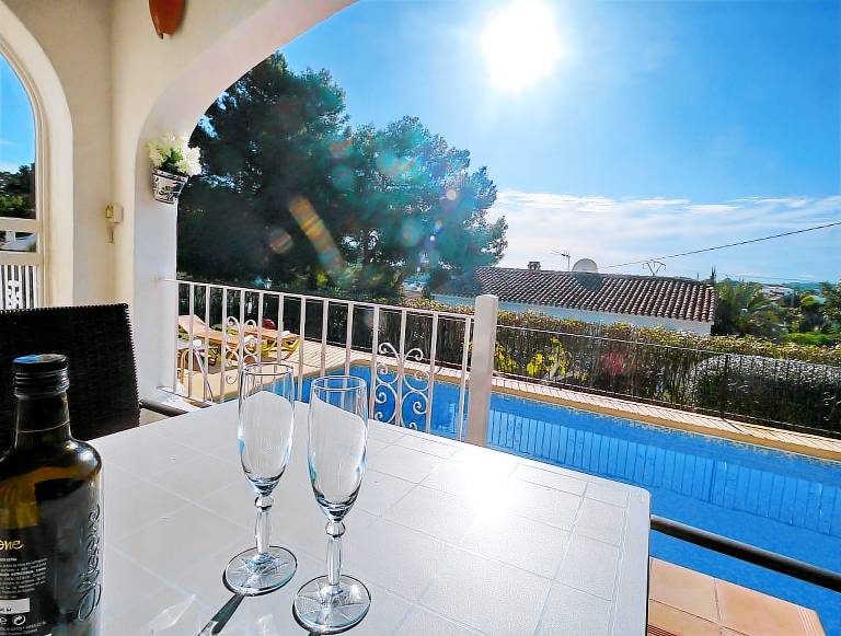 Vacation home with barbeque, private pool & patio — photo 3