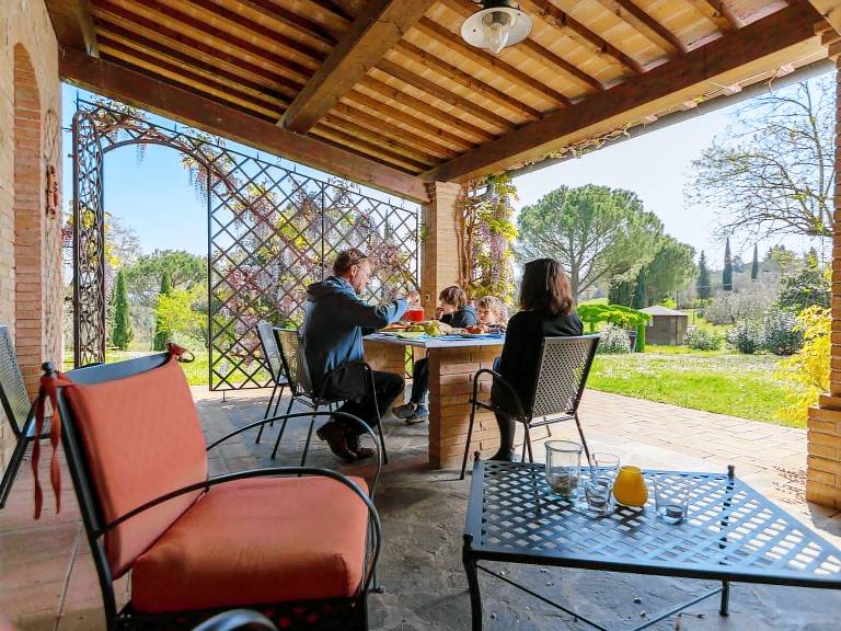 Holiday apartment with patio, grill & pool — photo 4