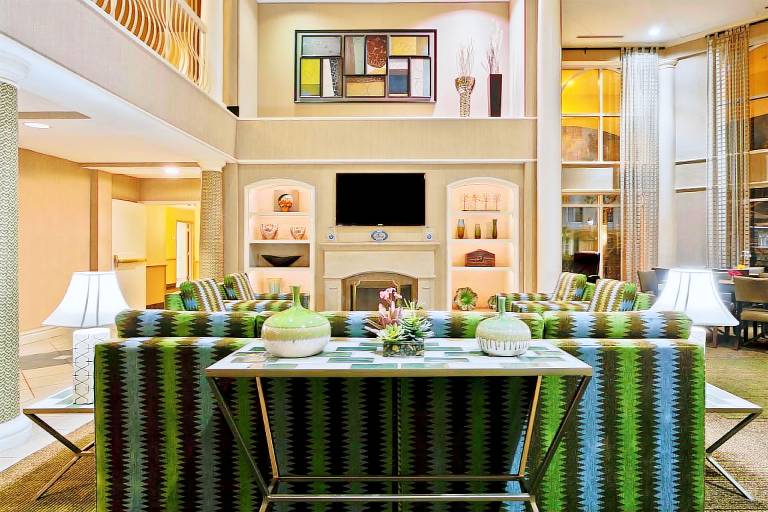 La Quinta Inn & Suites by Wyndham Orlando I Drive/Conv Ctr — photo 3