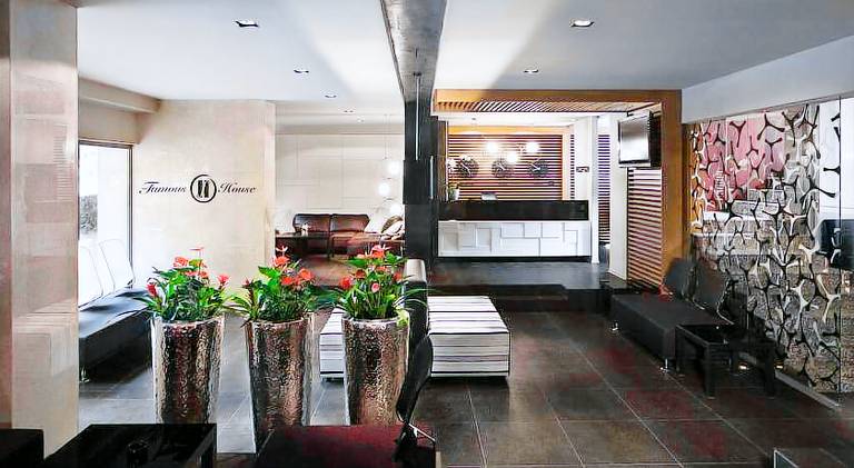 Famous House — photo 2