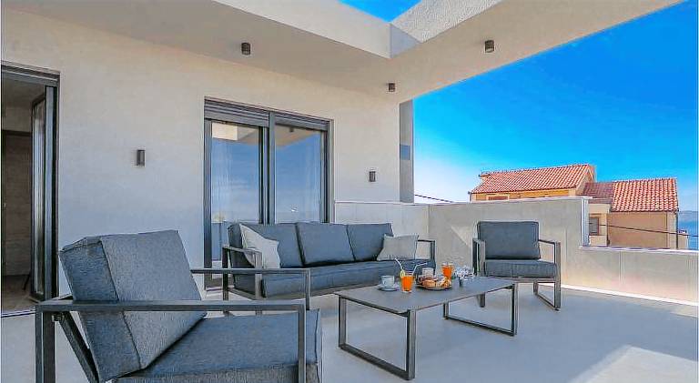 Vacation home with pool — photo 5