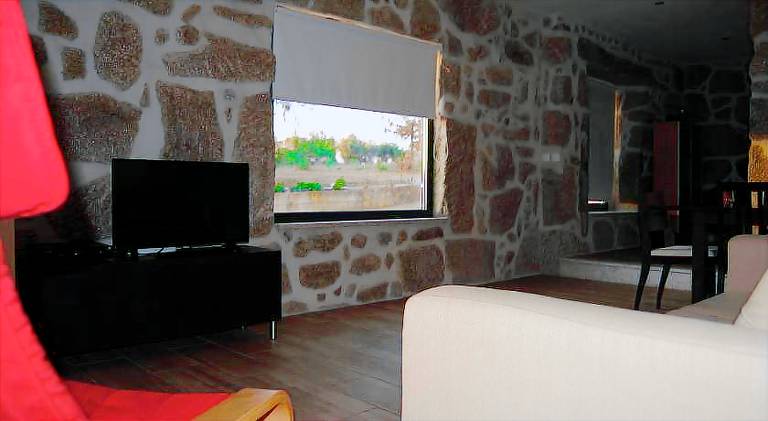 Beautiful vacation home with terrace, pool & barbeque | Pets allowed — photo 2