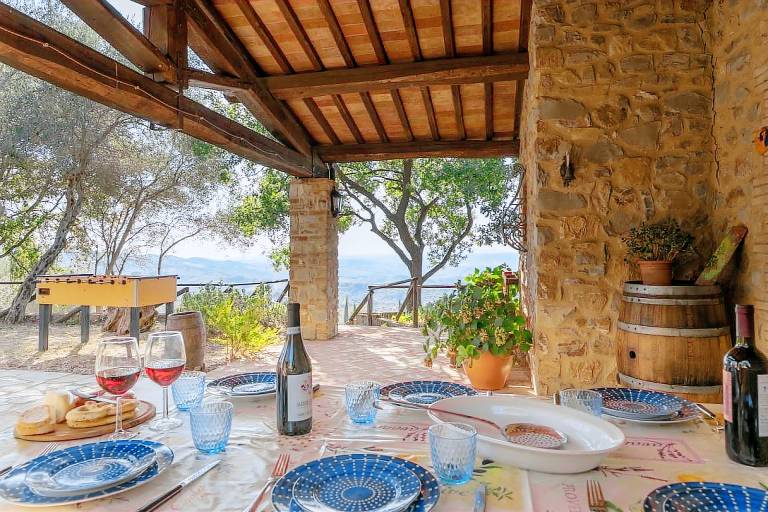 Family-friendly beautiful vacation home with yard, barbeque & private pool | Pets are welcome — photo 3