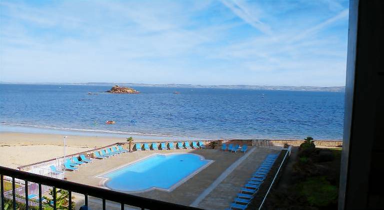 Apartment with pool in Douarnenez
