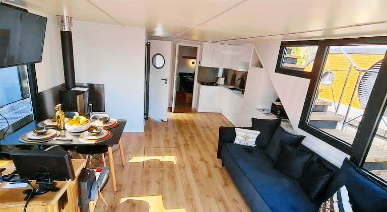 Boat with 2 rooms for 6 persons — photo 2