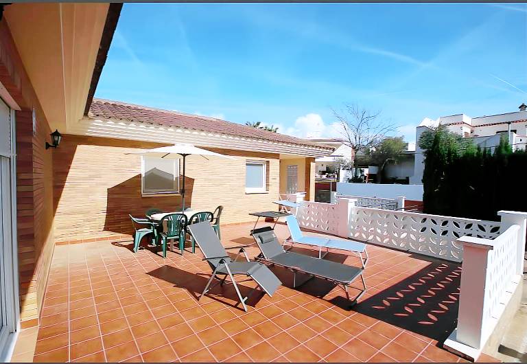 Fully equipped lovely vacation home with grill, fast internet & garden | Garden view | Suitable for remote work | Dogs allowed in Cambrils