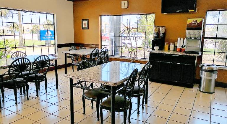 Americas Best Value Inn Brownsville — photo 5