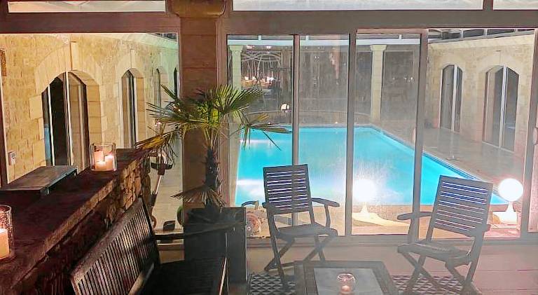 Villa with hot tub & pool | Pets are welcome in Gaillard