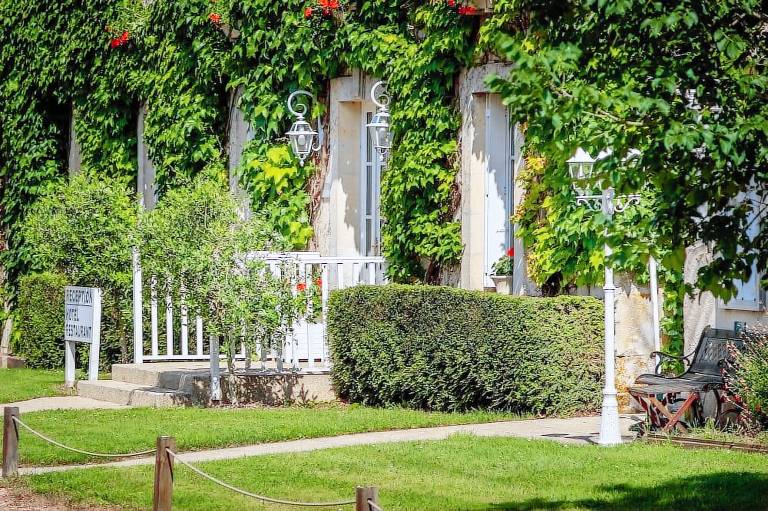 Le Fleuray Hotel & Restaurant