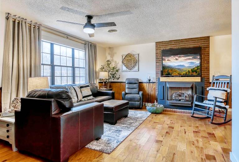 Family-oriented house with private pool & patio | Dogs allowed — photo 2