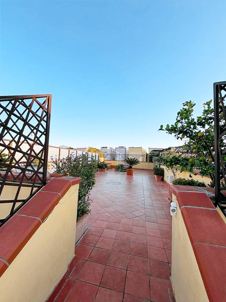 House  Naples